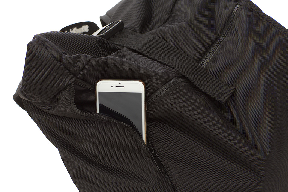 Side-Pocket