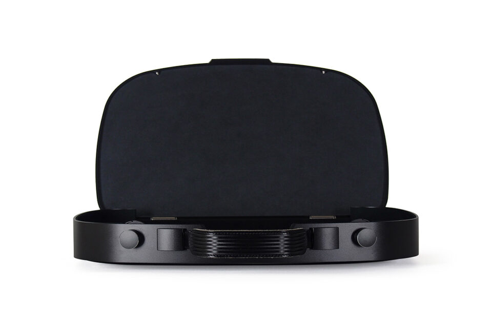 BLAUDESIGN Briefcase All Black | ガジェットジャパン