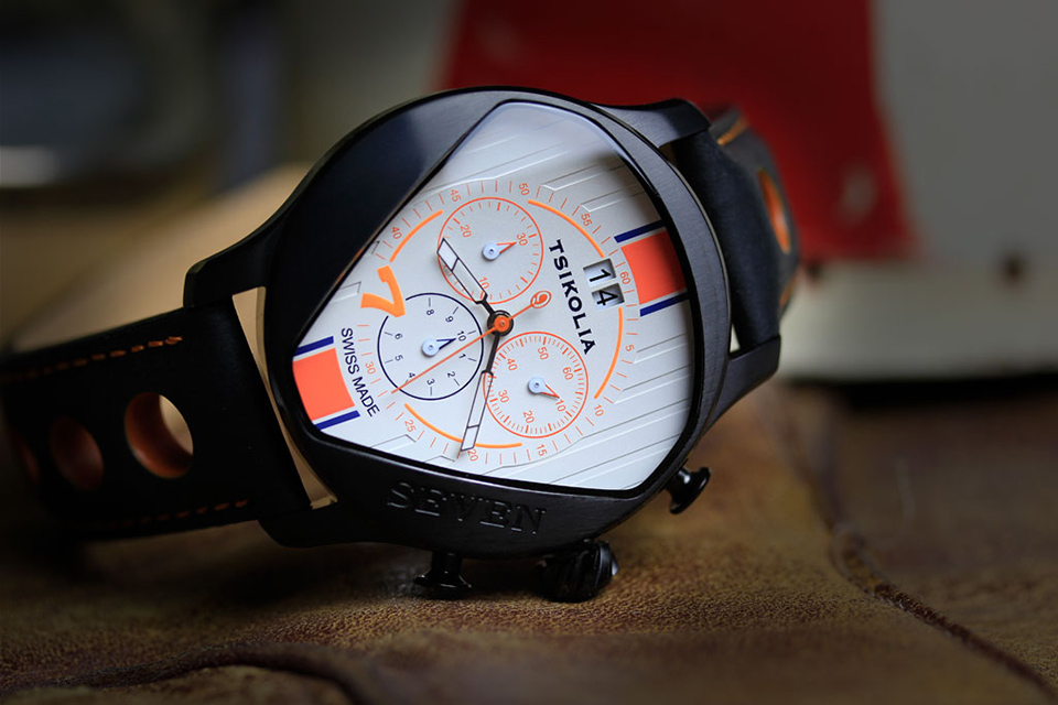 TSIKOLIA SEVEN Black PVD/White